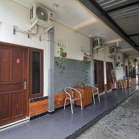 Super Oyo Capital O 2258 Santana Syariah Guest House Kartosuro Exterior photo