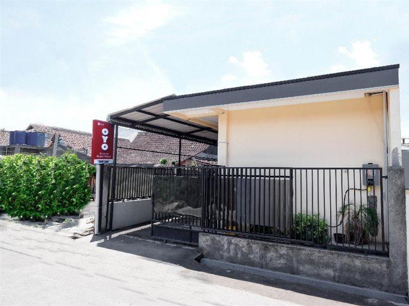 Super Oyo Capital O 2258 Santana Syariah Guest House Kartosuro Exterior photo
