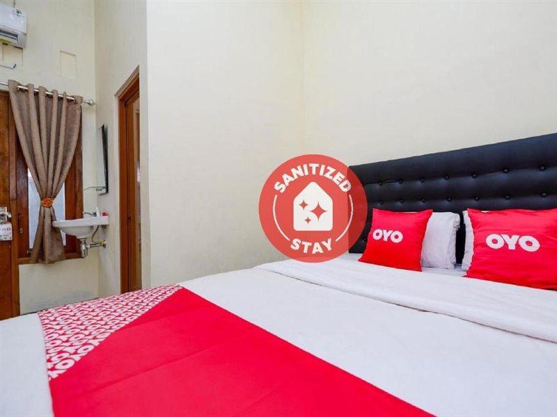 Super Oyo Capital O 2258 Santana Syariah Guest House Kartosuro Exterior photo