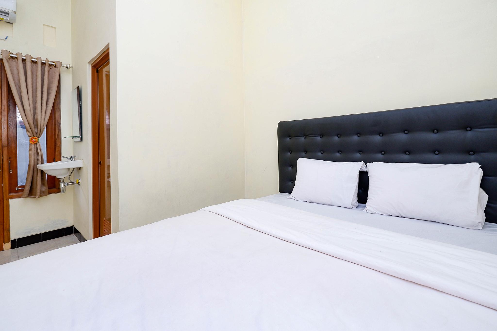 Super Oyo Capital O 2258 Santana Syariah Guest House Kartosuro Exterior photo