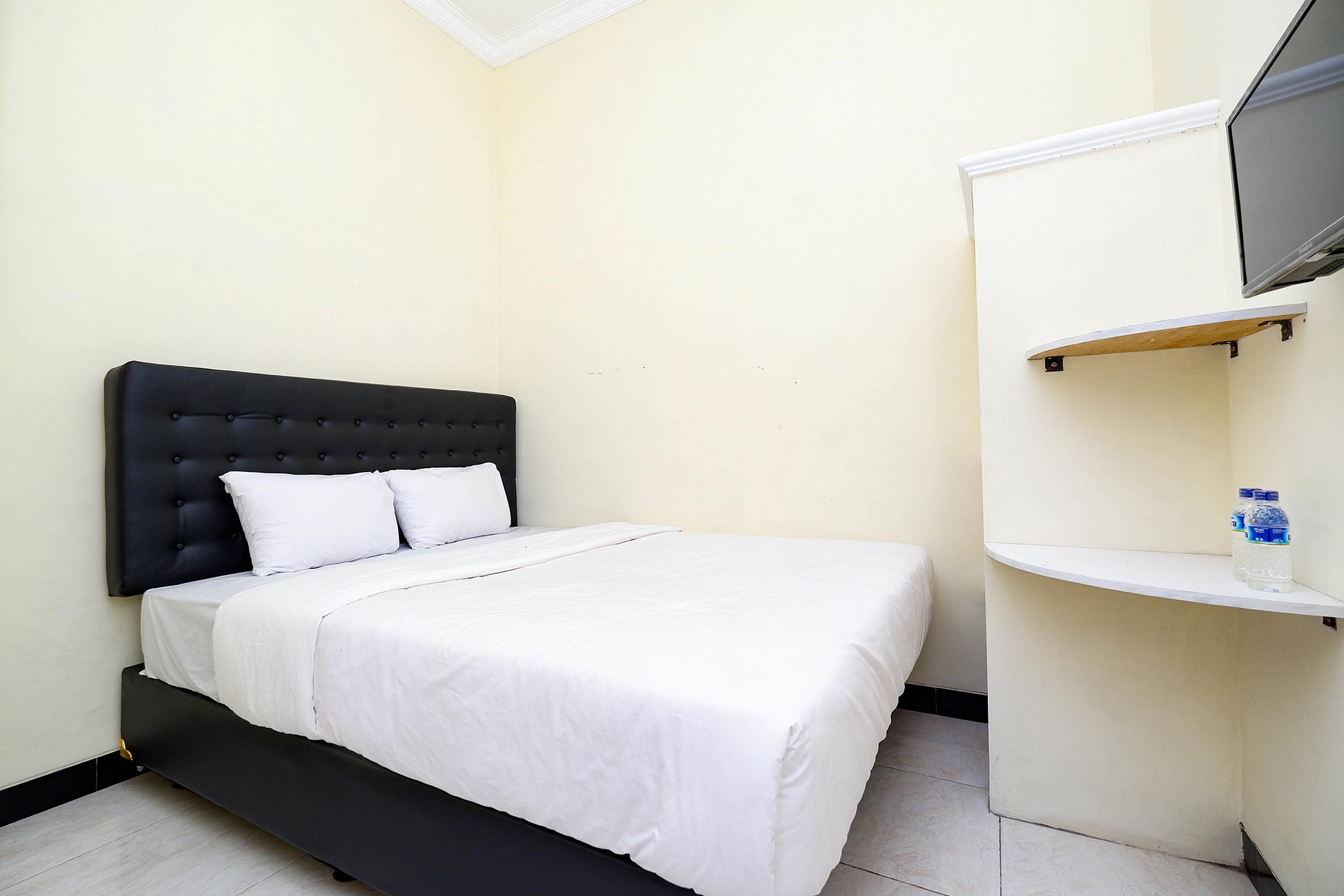 Super Oyo Capital O 2258 Santana Syariah Guest House Kartosuro Exterior photo