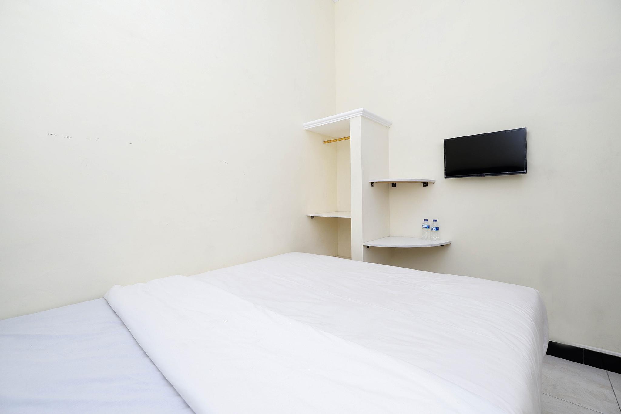 Super Oyo Capital O 2258 Santana Syariah Guest House Kartosuro Exterior photo