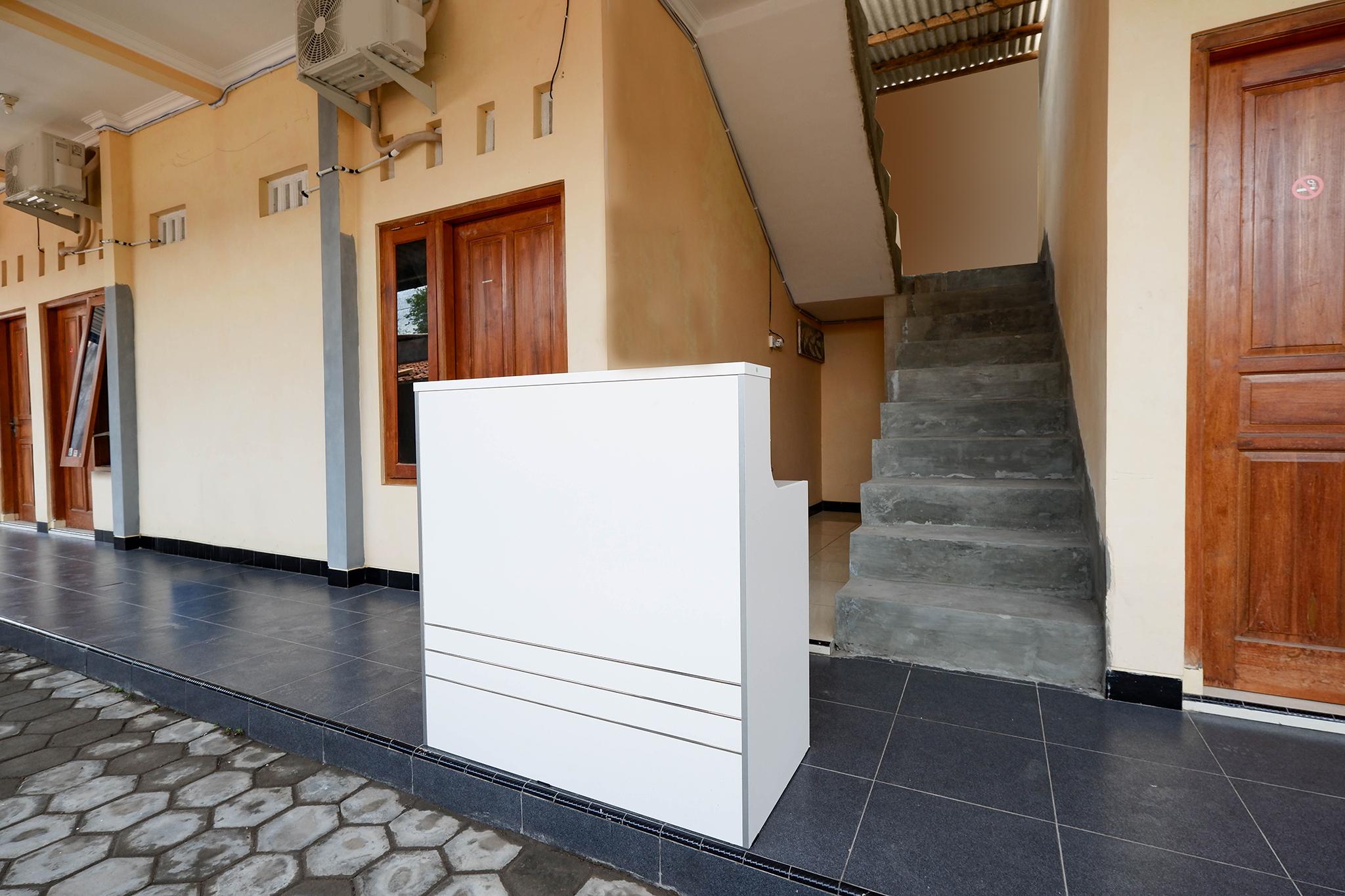 Super Oyo Capital O 2258 Santana Syariah Guest House Kartosuro Exterior photo