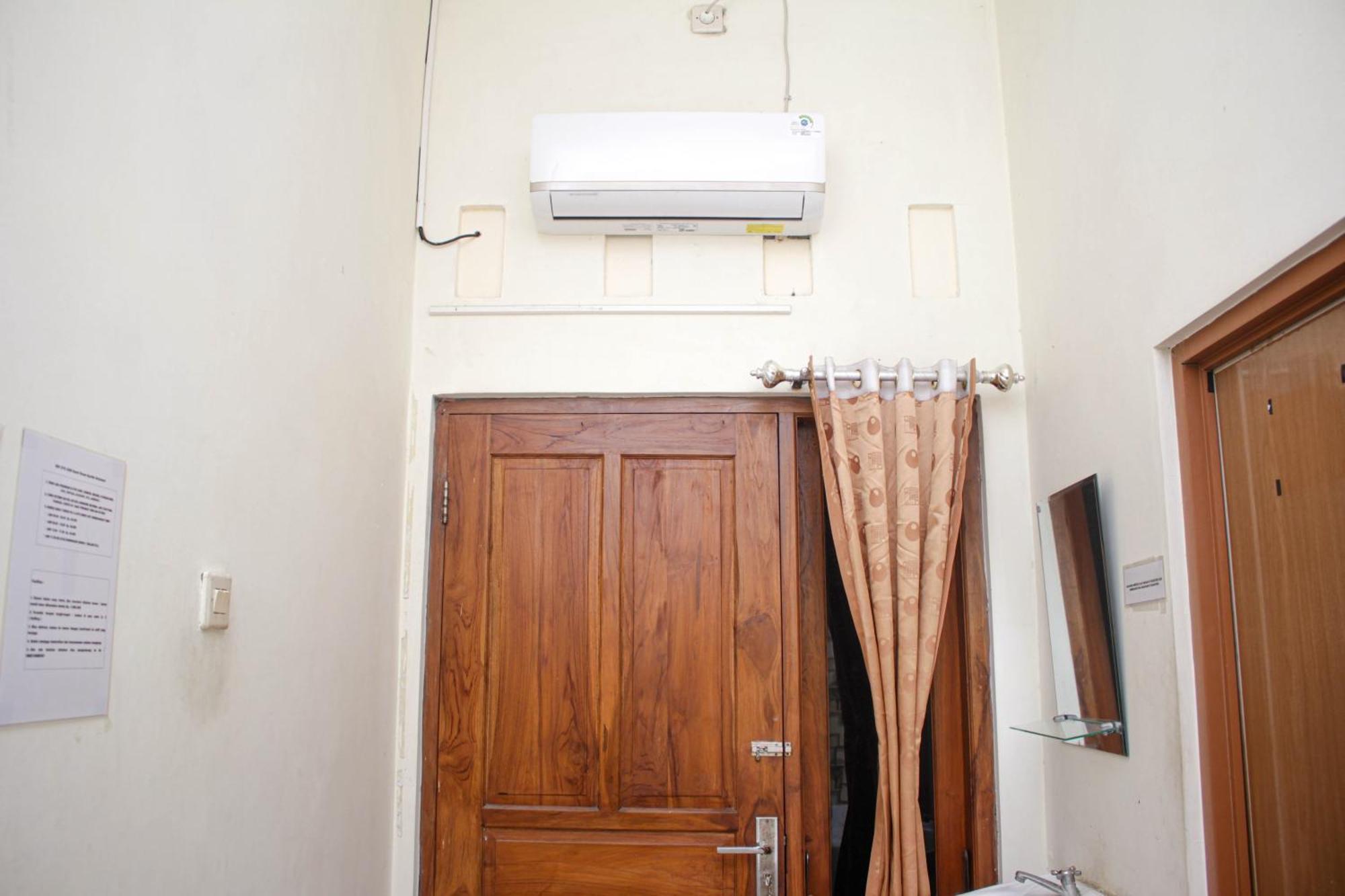 Super Oyo Capital O 2258 Santana Syariah Guest House Kartosuro Exterior photo