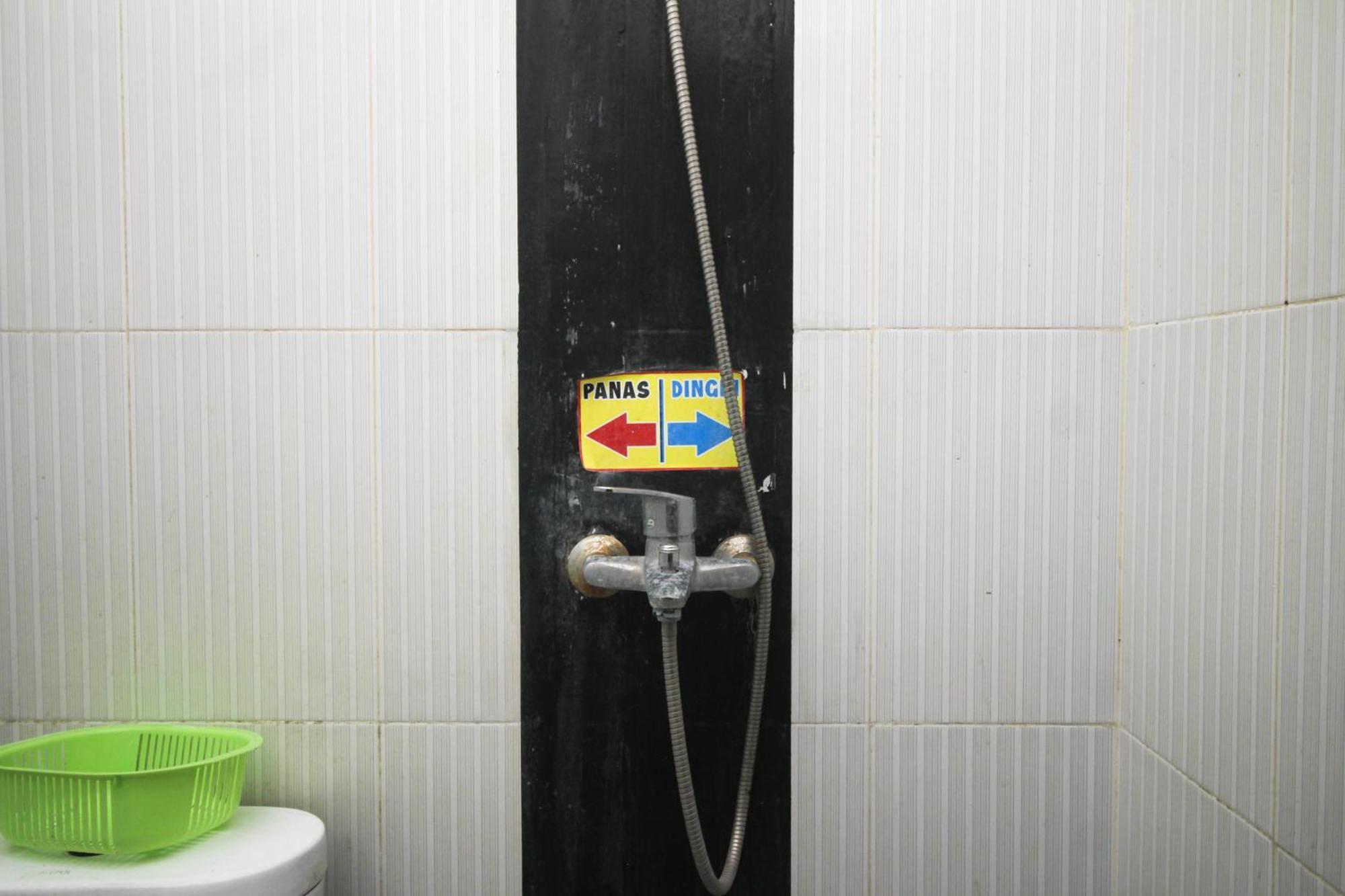 Super Oyo Capital O 2258 Santana Syariah Guest House Kartosuro Exterior photo