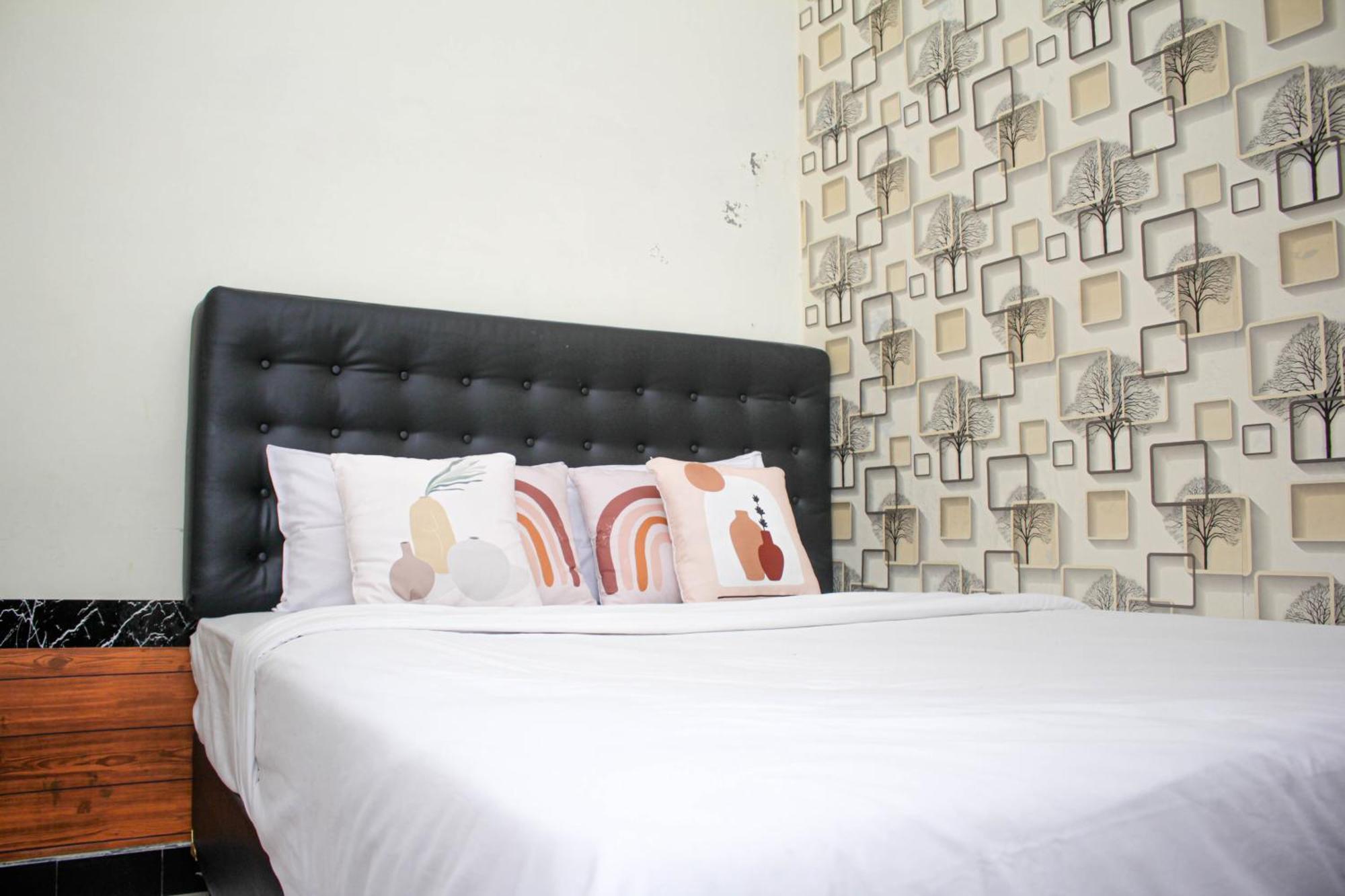 Super Oyo Capital O 2258 Santana Syariah Guest House Kartosuro Exterior photo