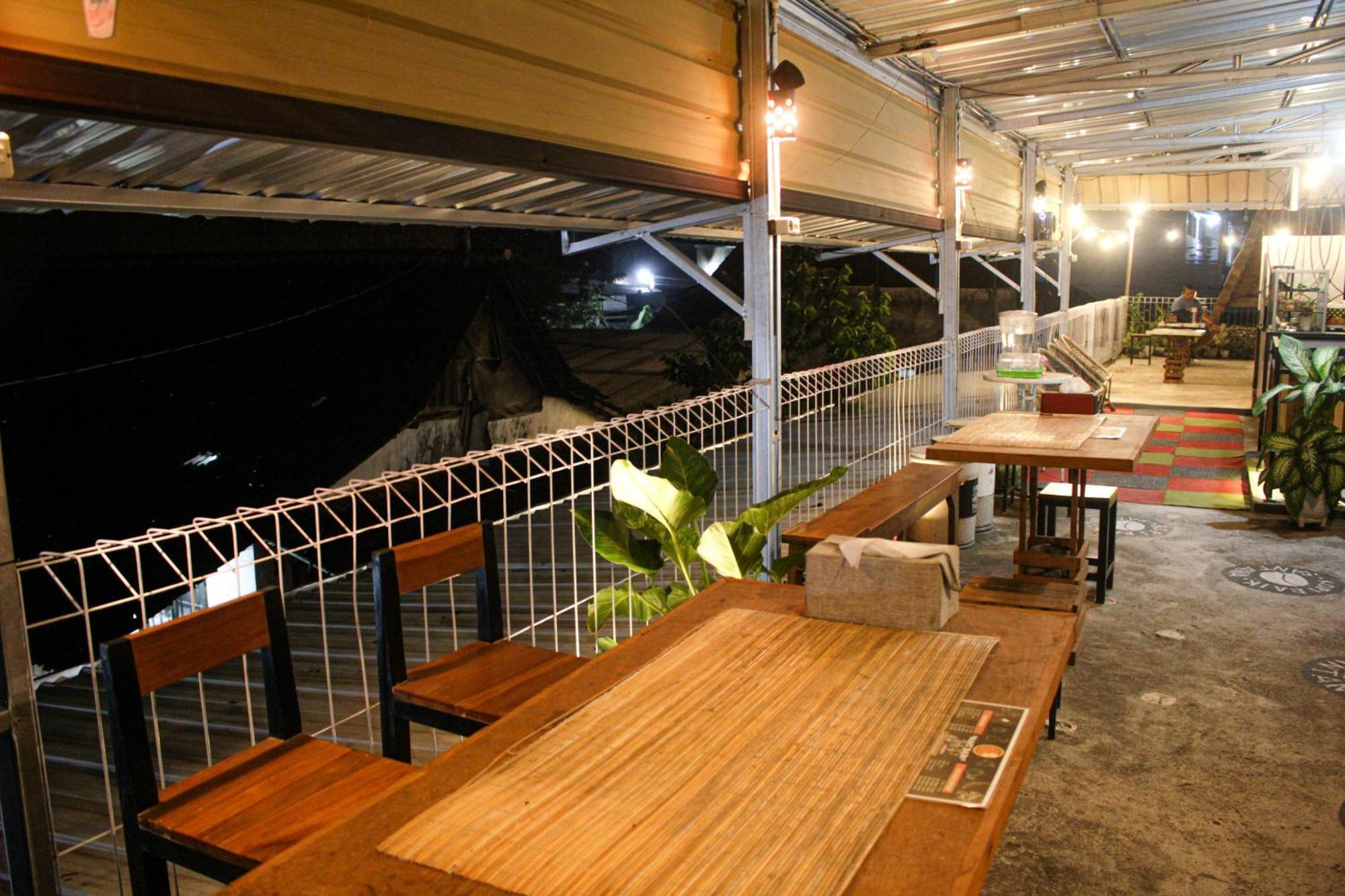 Super Oyo Capital O 2258 Santana Syariah Guest House Kartosuro Exterior photo