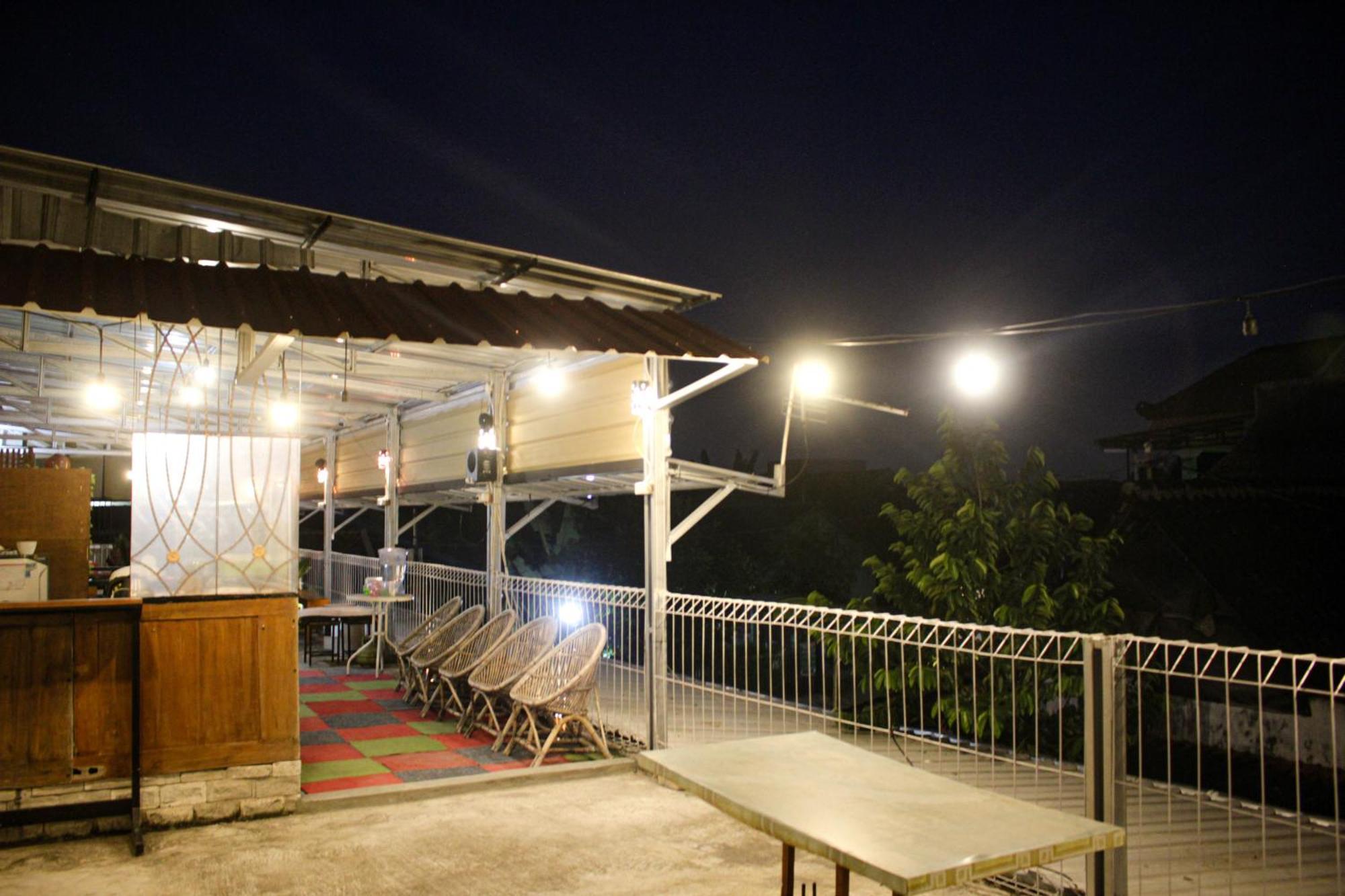 Super Oyo Capital O 2258 Santana Syariah Guest House Kartosuro Exterior photo