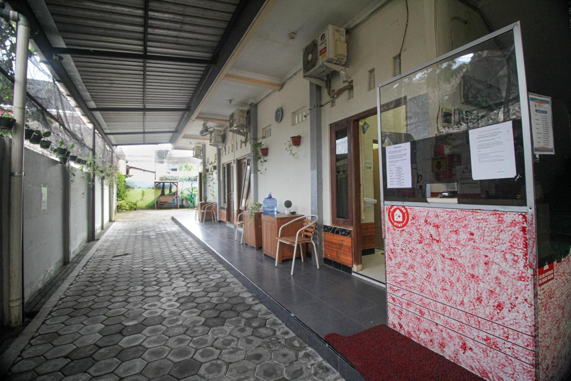 Super Oyo Capital O 2258 Santana Syariah Guest House Kartosuro Exterior photo