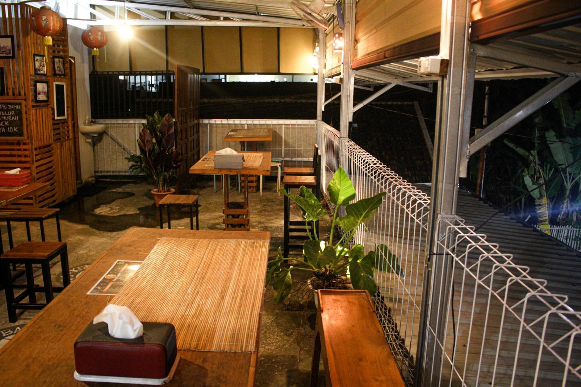 Super Oyo Capital O 2258 Santana Syariah Guest House Kartosuro Exterior photo