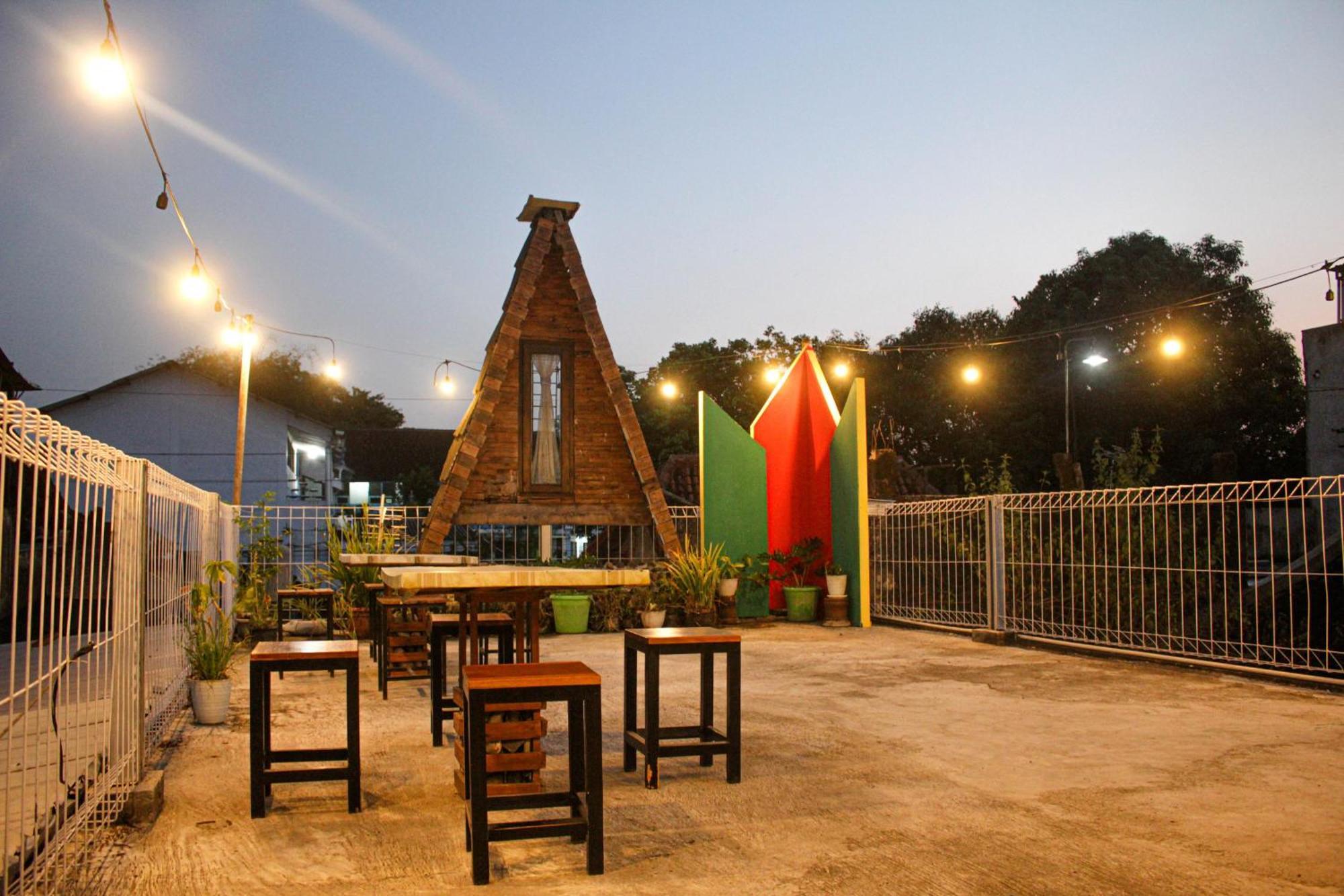 Super Oyo Capital O 2258 Santana Syariah Guest House Kartosuro Exterior photo