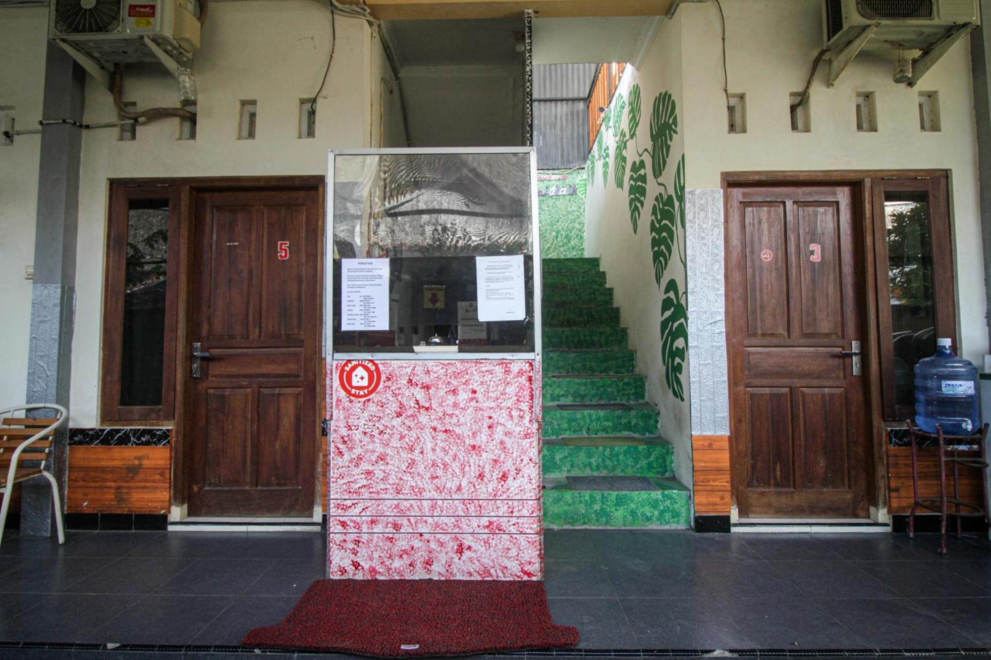 Super Oyo Capital O 2258 Santana Syariah Guest House Kartosuro Exterior photo